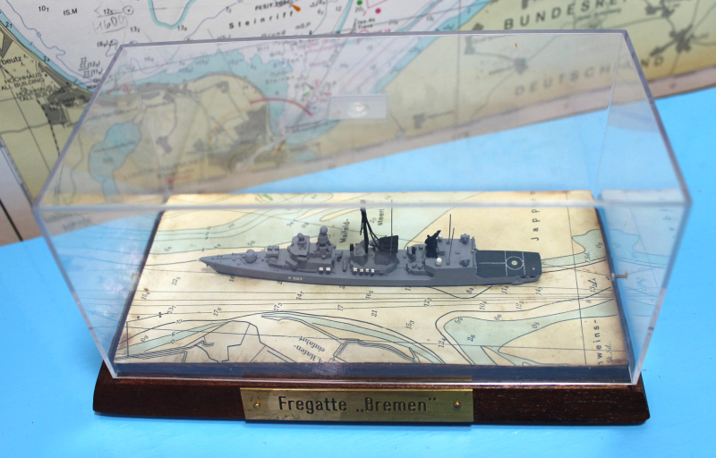 Fregatte F 207 "Bremen" in Vitrine (1 St.) D 20xx Albatros ALK 20